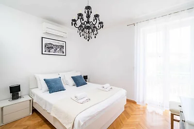 Holiday Home King - Four Bedroom House with...