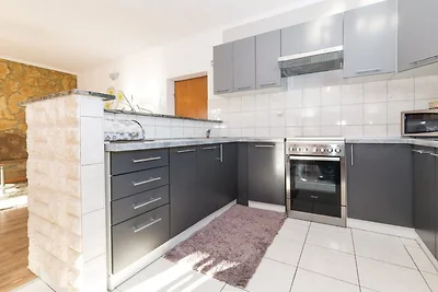 Cozy Nook Apartment Kastel Stari - Three Bedr...