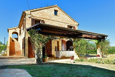 Elegante Villa mit Jacuzzi in Montecosaro...