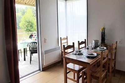 Chalet in Nontron met verwarmd zwembad