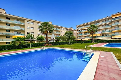 Appartement in Fenals bij Strand &...