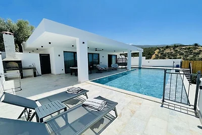 Villa in Kalkan mit Schwimmbecken
