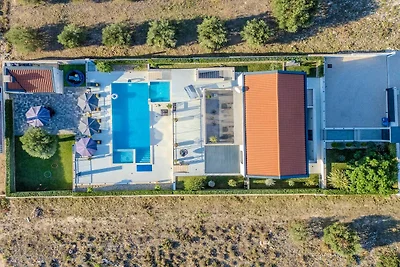 Moderne Villa mit privatem Pool