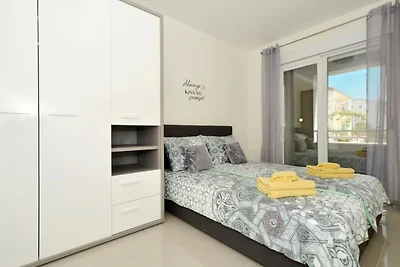 Apartment Sunshine Trogir - Three Bedroom Apa...