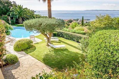 Villa in Les Issambres mit Schwimmbecken