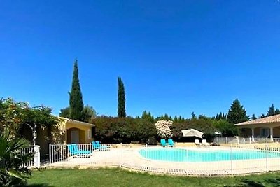 Villa provenzale con piscina