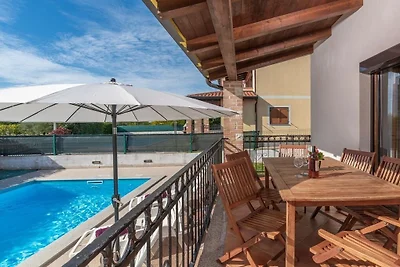 Villa in Nova Vas mit Schwimmbecken