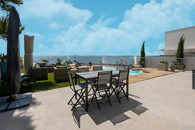 Villa mit privatem Pool und Blick auf die...