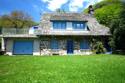 Belle villa in the Parc des Volcans...