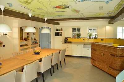 Prachtig Vakantiehuis in Haaren met Terras