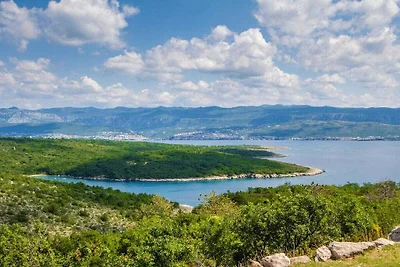 Villa in VRBNIK mit Schwimmbecken