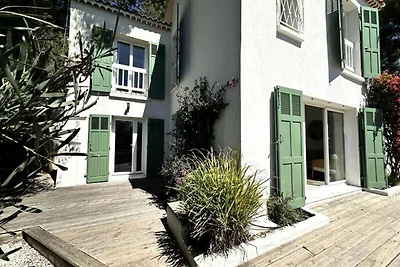 Villa auf dem Hügel Costebelle in der Nähe de...