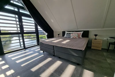 Wasservilla in Balk mit eigenem Steg