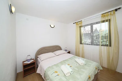 Cozy Beachfront Holiday Home Slatine - Five B...