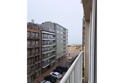 Helle Wohnung mit seitlichem Meerblick