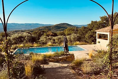Villa panoramica con piscina