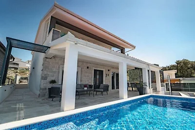 Villa in Ražanj met zwembad