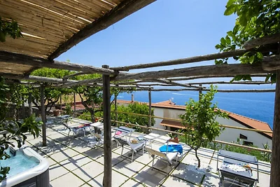 Villa a Praiano con vista mare e jacuzzi