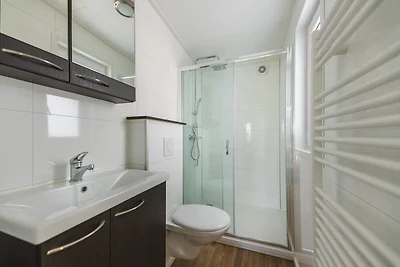 Malerische Lodge am Flussufer mit Whirlpool