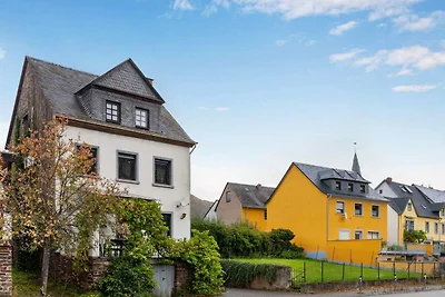 Ruhiges Ferienhaus in Nehren mit Garten