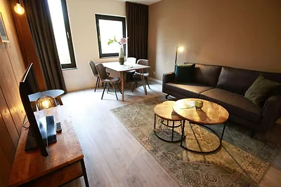 Moderne Wohnung mit Parkanlage