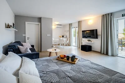 Apartments Tomy - Studio Apartment with...