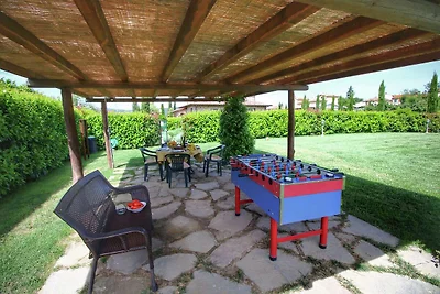 Üppige Wohnung in Lucignano mit Pool