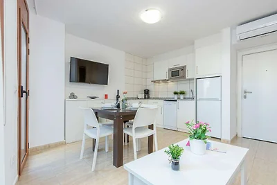 Küstenwohnung im Herzen von Roses