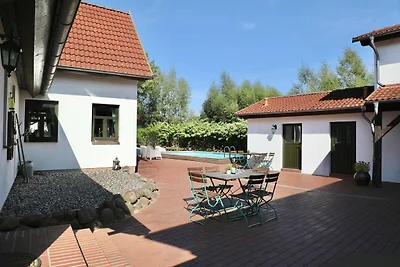 Studio in Dargun met zwembad aan het...