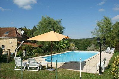 Ruhiges Ferienhaus mit Swimmingpool in Besse