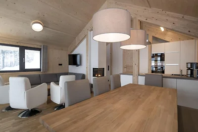Schönes Chalet mit Balkonen