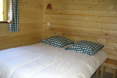 Holzchalet mit Geschirrspüler und Waschmaschi...