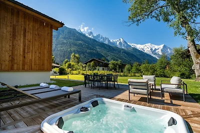 Spacious chalet + clean & breakfast services...