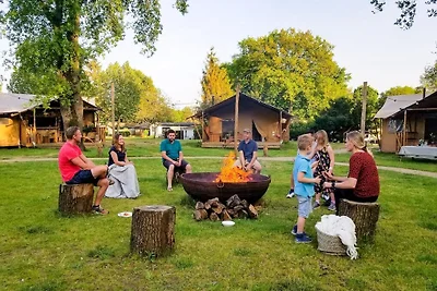 Tenda lodge con servizi igienici