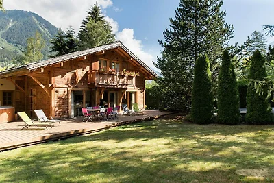 Chalet with Mont Blanc Views, Hot Tub & Separ...