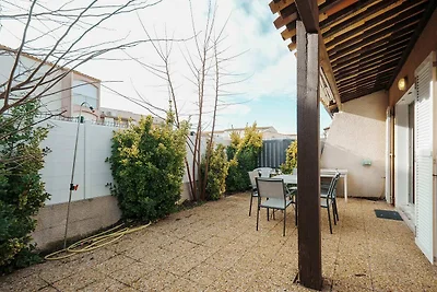 Lichtrijke plek vlakbij de havenpromenade