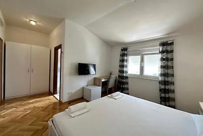 Studio Apartment with Balcony (6)