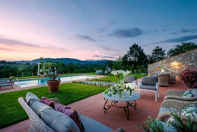 Villa a Lucca con piscina e vista