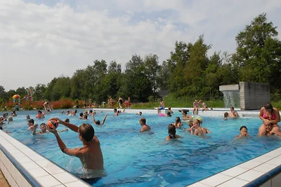 Villa sull'acqua con spa all'aperto e molo