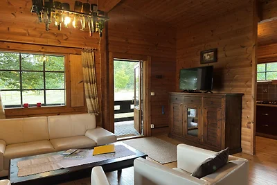 Baita in legno con vista sul pascolo, Eschede