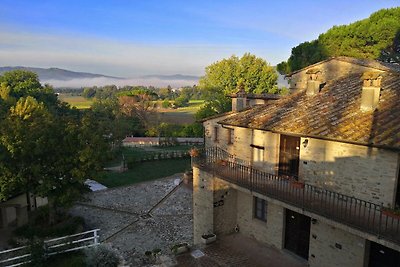 Agriturismo Borgo Pulciano in Montone