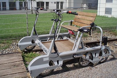 Holz-Ferienhaus im skandinavischen Stil mit...
