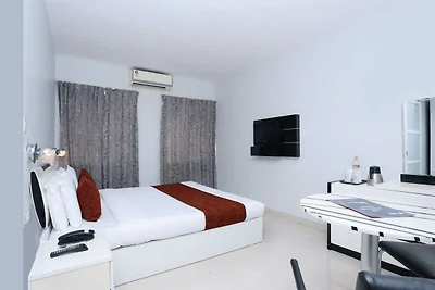 Super Townhouse Malabar Illam