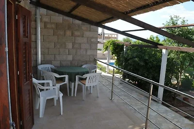 Villa en Povlja con piscina