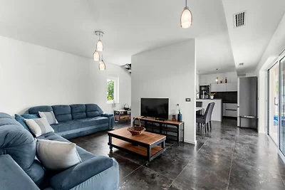 Luxusvilla mit Swimmingpool und Sauna