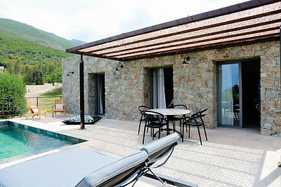 Moderne Villa mit eigenem Pool auf Korsika