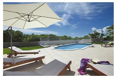Villa in Koromačno mit Schwimmbecken