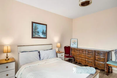 Haus nahe Lough Mask mit Gartenblick