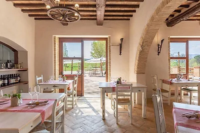 Appartamento di Charme a Montone con Giardino