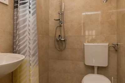 Guest House Bradas- Twin Room with Shared Bat...